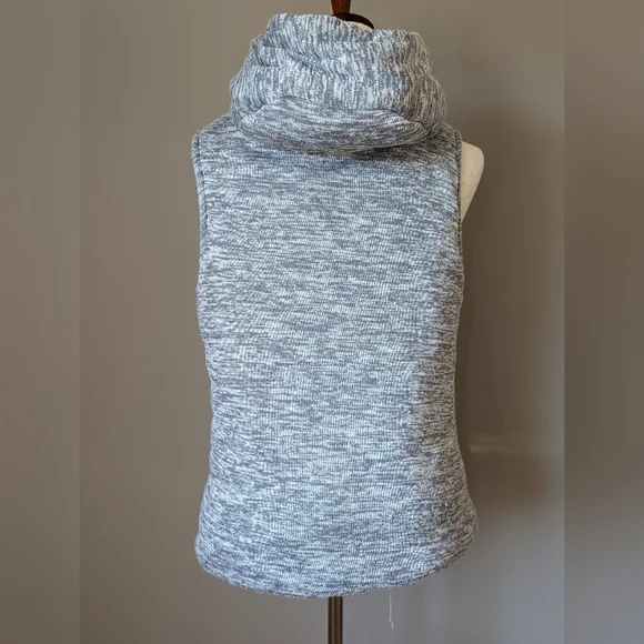 SOLDWisconsin Badgers Antigua Gray Zip Puffer Vest Hood Women's Size Large Bucky - Picture 3 of 9